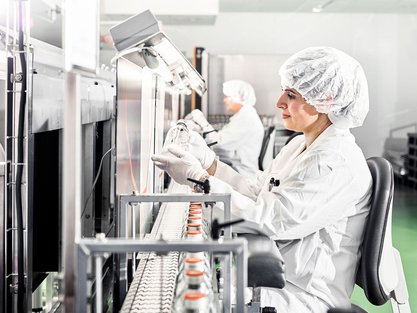 CSL Bern researcher in a laboratory